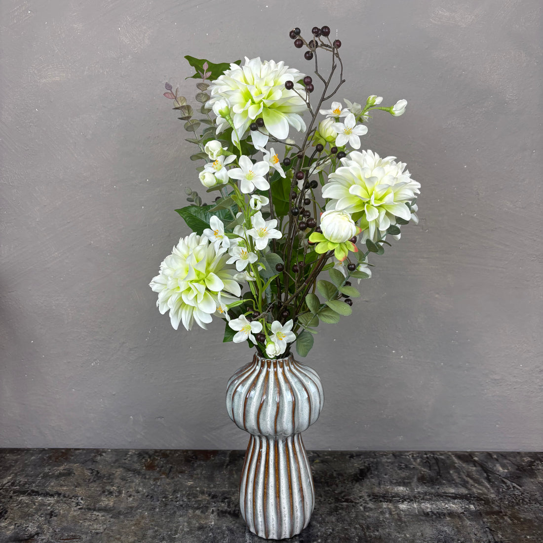 Bomber af hvide Dahlia